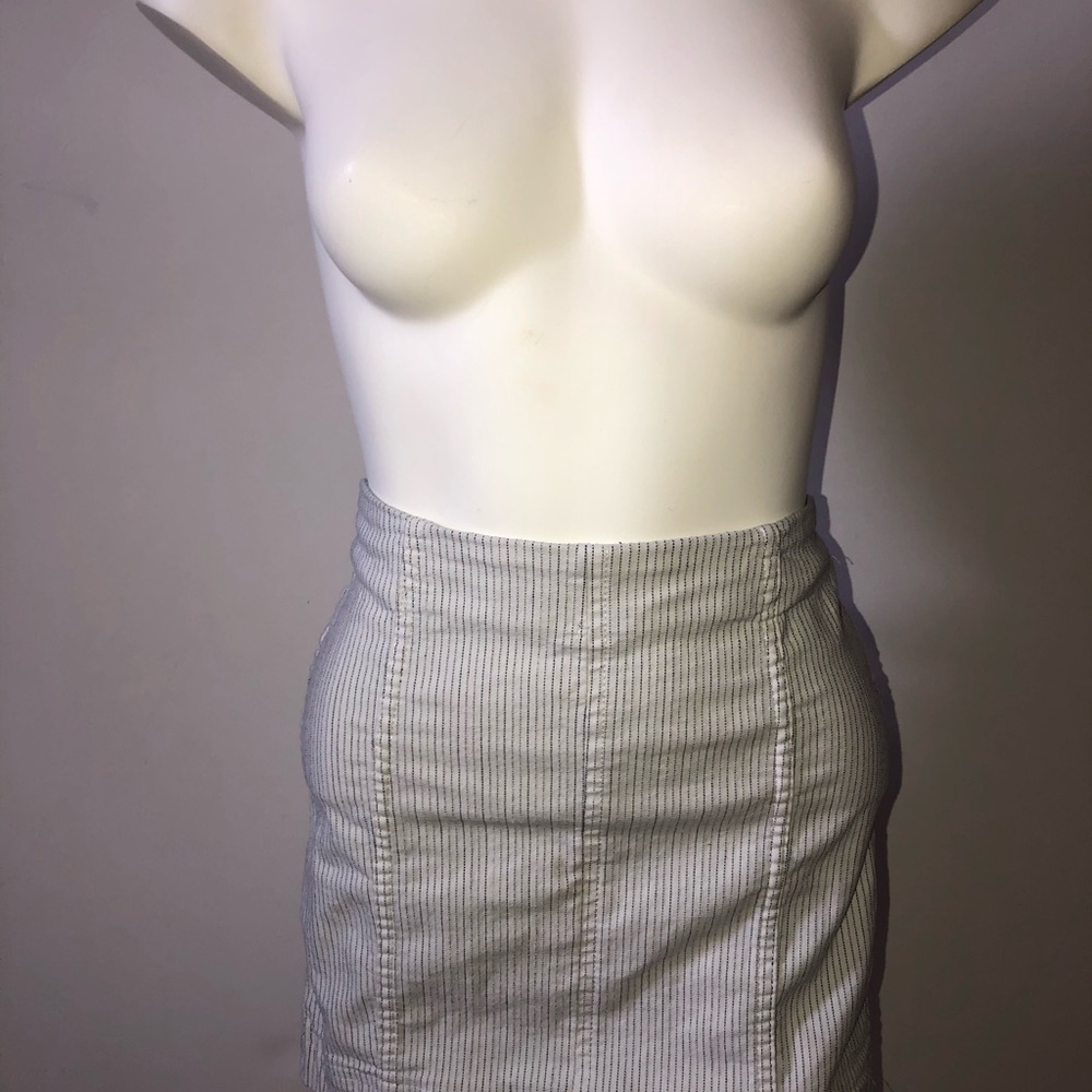 Mini Skirt - image 4
